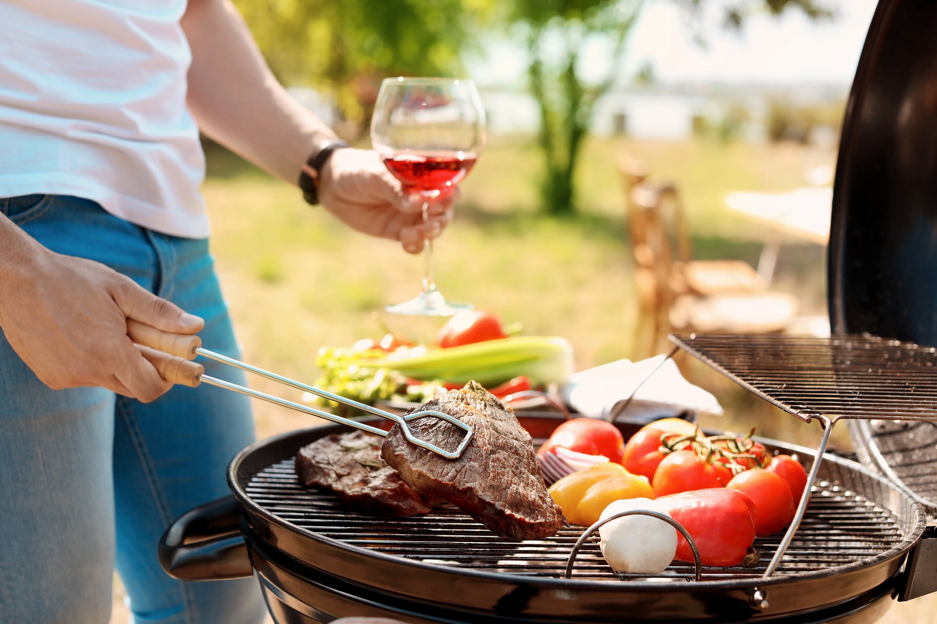 Wine-and-BBQ-146803279 2051x1465